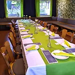 Boutique-hotel Zum Gruenen Baum فندق