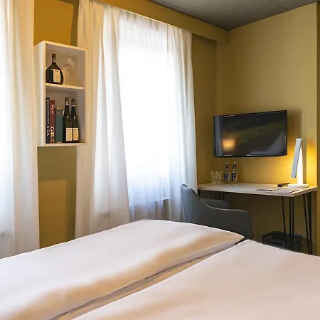 فندق Boutique-hotel Zum Gruenen Baum آلتسناو اين اونترفرانكن